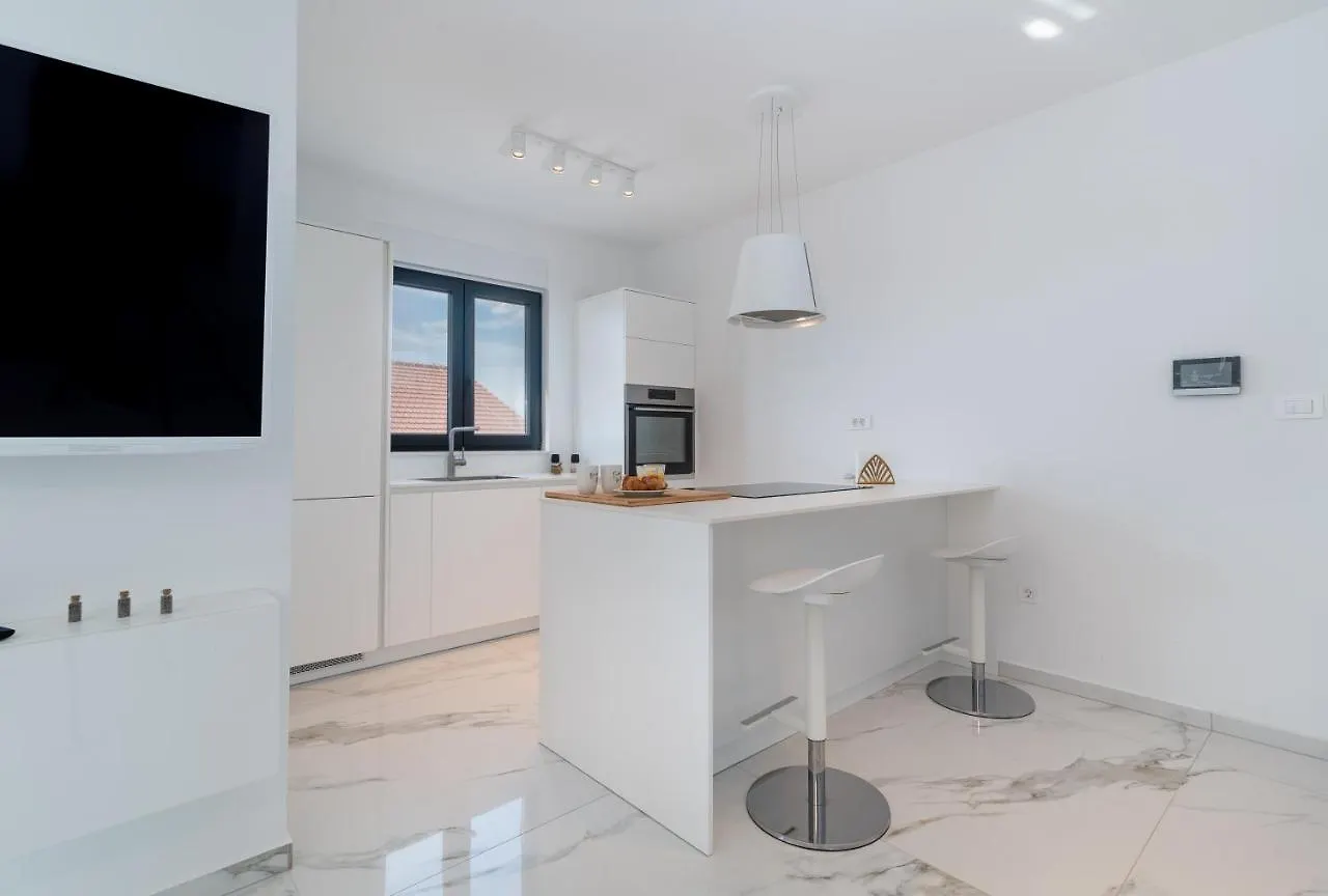 Lavender Tree - Luxury Apartments Trogir 0*,
